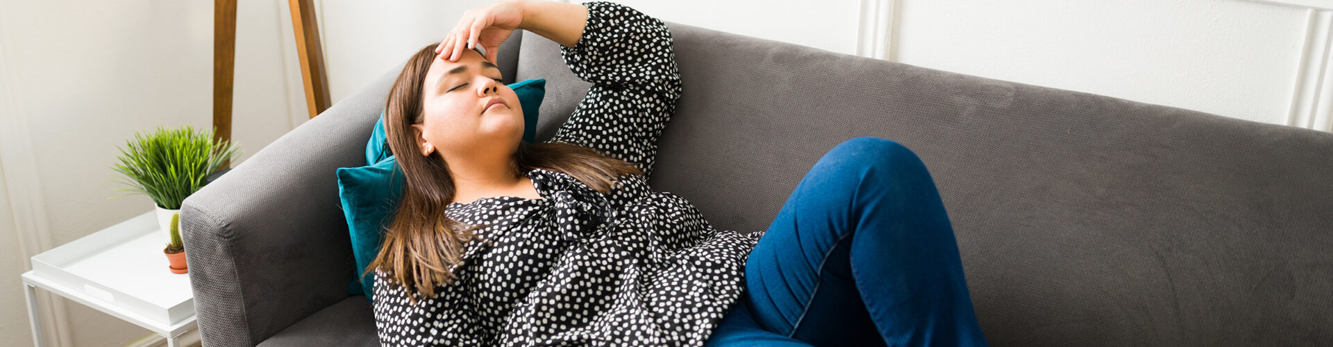 Femme obèse déprimée avec une faible estime d'elle